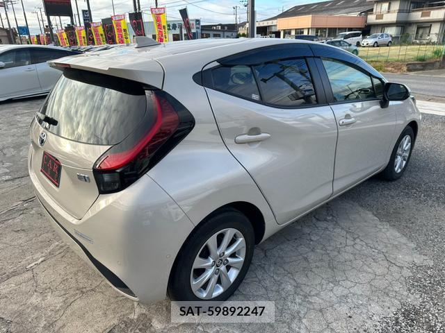 Toyota AQUA 2021-11 8373510-14