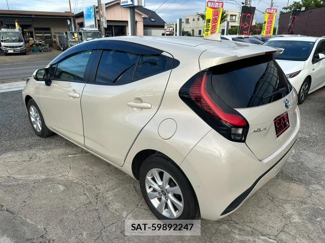 Toyota AQUA 2021-11 8373510-16