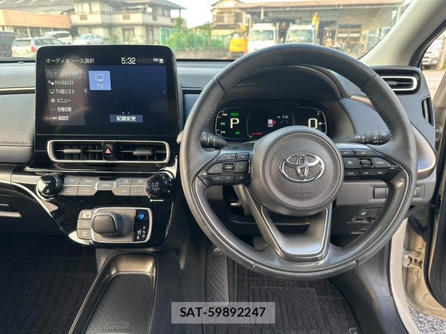 Toyota AQUA 2021-11 8373510-2