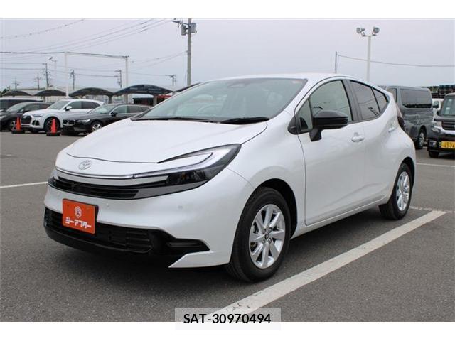 Toyota AQUA 2025-10 8373540-11