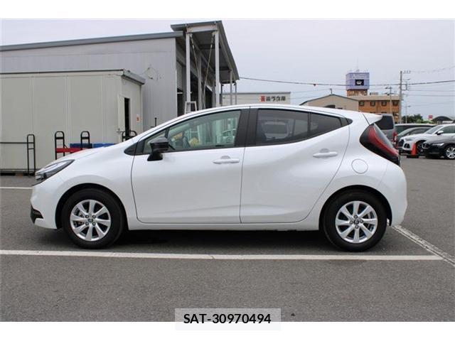 Toyota AQUA 2025-10 8373540-12