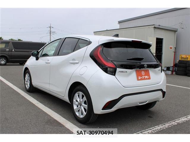 Toyota AQUA 2025-10 8373540-13