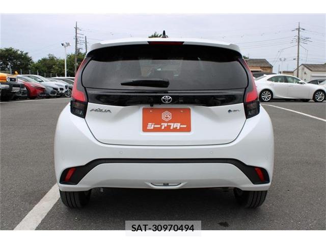 Toyota AQUA 2025-10 8373540-14