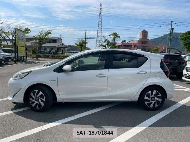 Toyota AQUA 2019-09 8373630-3