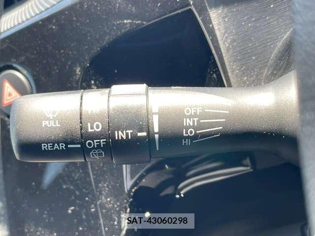 Toyota AQUA 2019-02 8373653-17