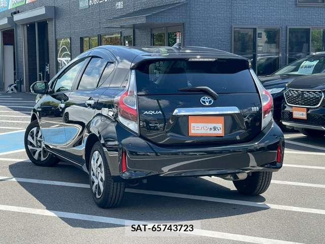 Toyota AQUA 2019-07 8373657-1