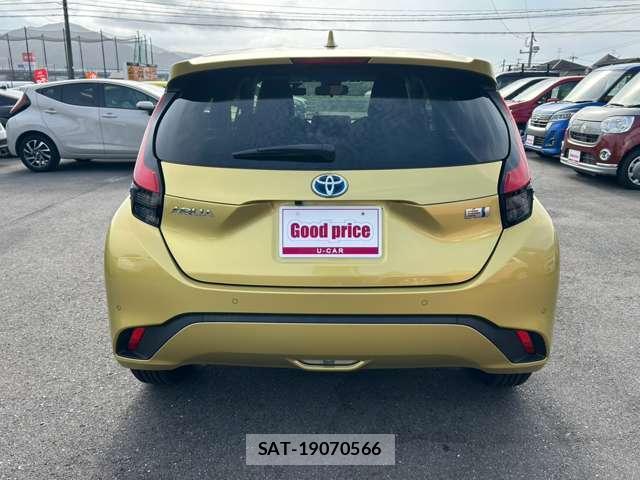 Toyota AQUA 2022-08 8373673-1