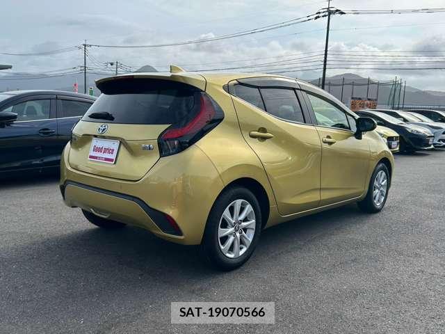 Toyota AQUA 2022-08 8373673-11