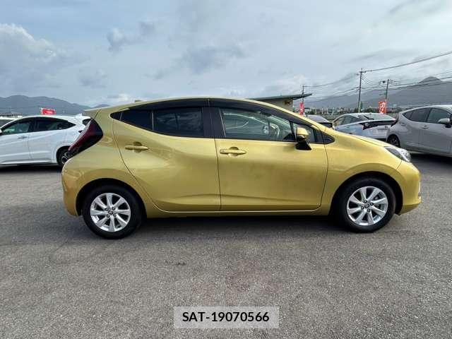 Toyota AQUA 2022-08 8373673-3