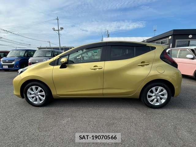 Toyota AQUA 2022-08 8373673-9