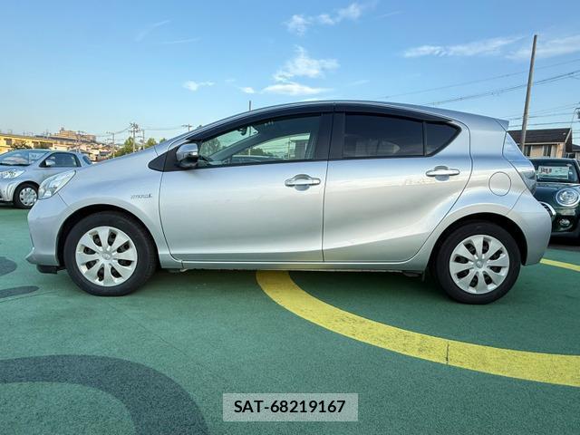 Toyota AQUA 2012-09 8373678-1