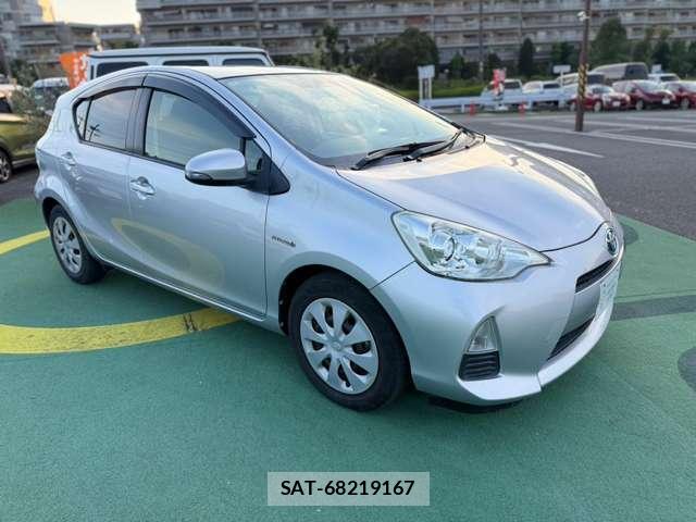 Toyota AQUA 2012-09 8373678-18