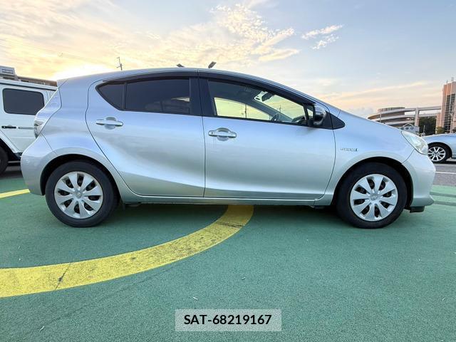 Toyota AQUA 2012-09 8373678-2
