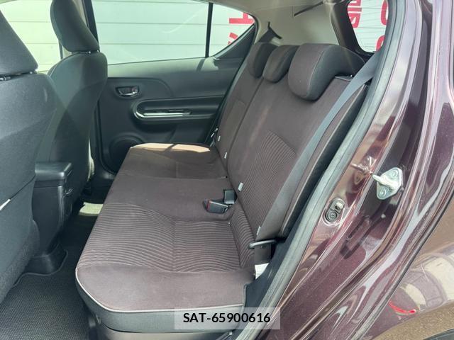 Toyota AQUA 2015-02 8373740-11