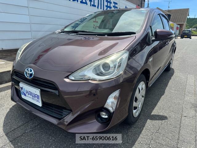 Toyota AQUA 2015-02 8373740-13