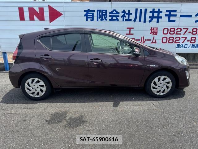 Toyota AQUA 2015-02 8373740-14