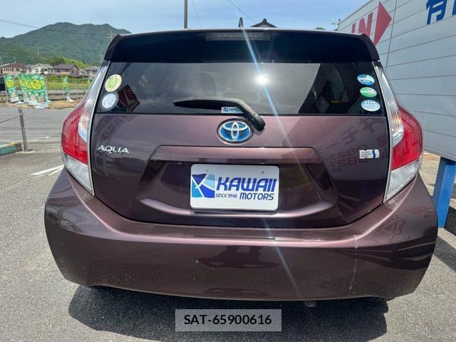 Toyota AQUA 2015-02 8373740-16