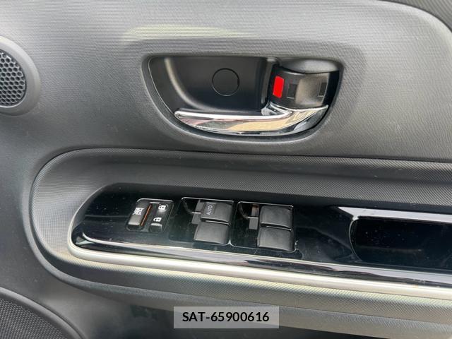 Toyota AQUA 2015-02 8373740-6