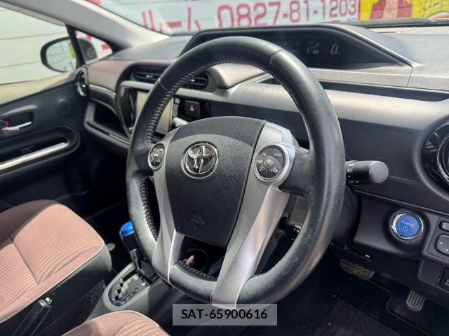 Toyota AQUA 2015-02 8373740-7