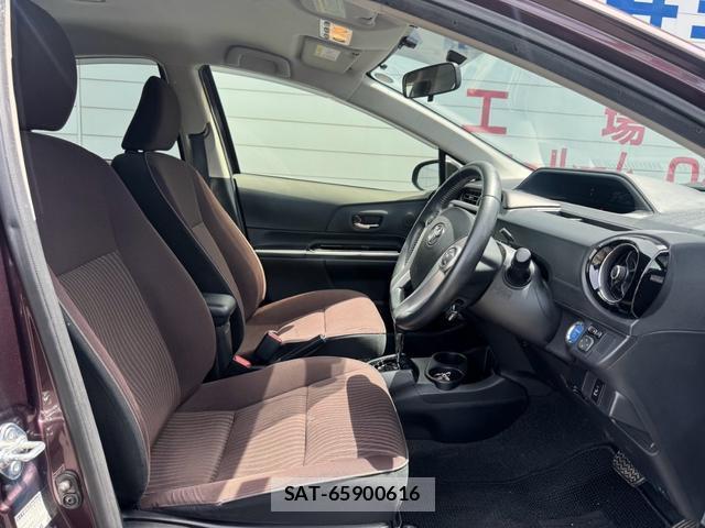 Toyota AQUA 2015-02 8373740-8