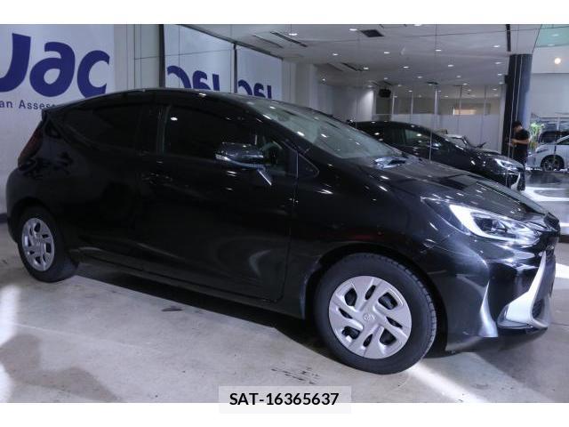 Toyota AQUA 2023-10 8373825-3