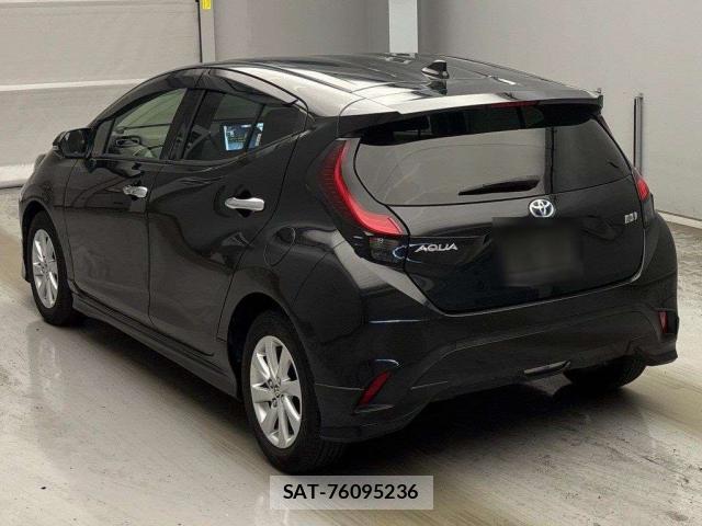 Toyota AQUA 2021-09 8373862-1