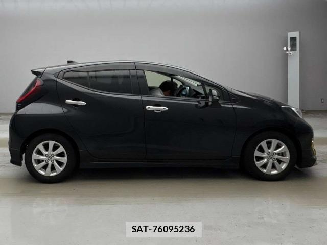 Toyota AQUA 2021-09 8373862-10