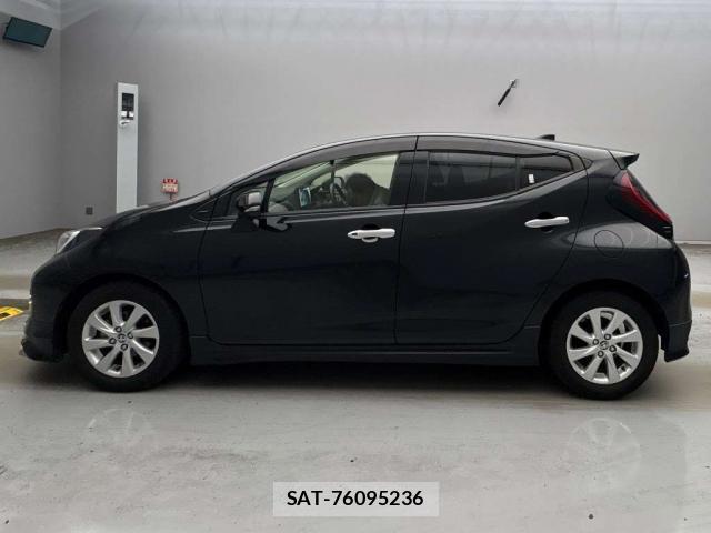 Toyota AQUA 2021-09 8373862-11