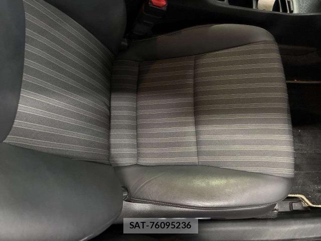 Toyota AQUA 2021-09 8373862-5