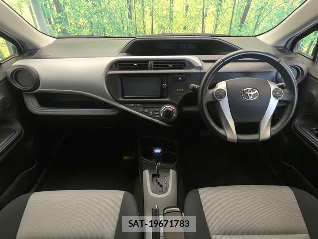 Toyota AQUA 2013-06 8373918-1