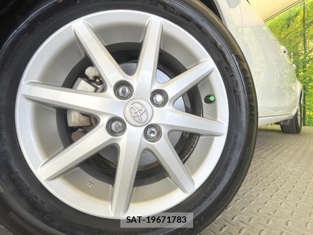 Toyota AQUA 2013-06 8373918-12