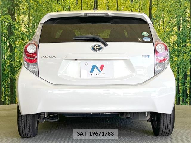 Toyota AQUA 2013-06 8373918-14