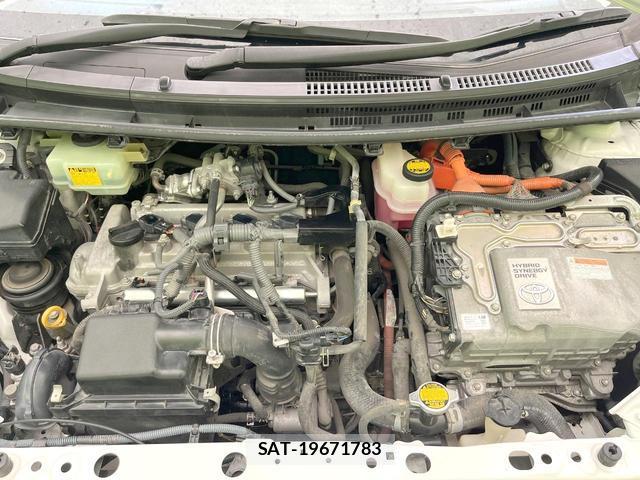 Toyota AQUA 2013-06 8373918-17