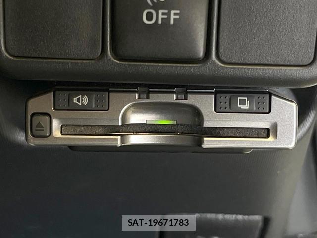 Toyota AQUA 2013-06 8373918-4