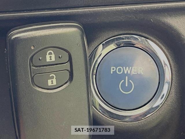 Toyota AQUA 2013-06 8373918-5