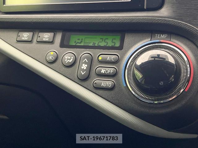 Toyota AQUA 2013-06 8373918-6