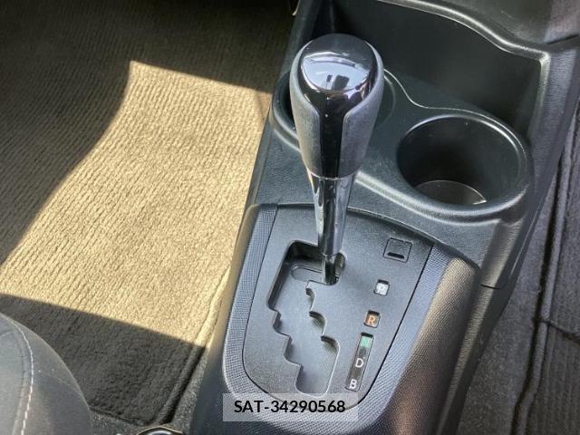 Toyota AQUA 2019-07 8373971-17