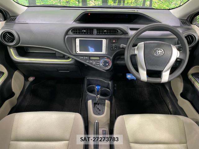 Toyota AQUA 2014-06 8374008-1