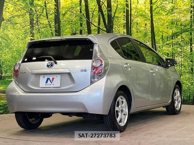 Toyota AQUA 2014-06 8374008-16