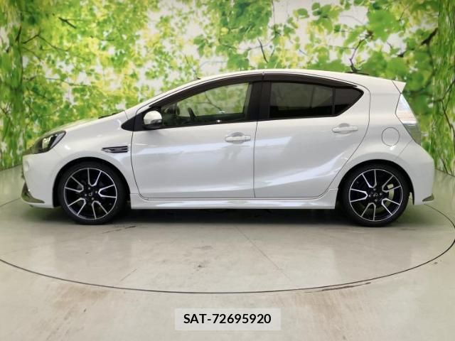 Toyota AQUA 2014-05 8374084-1