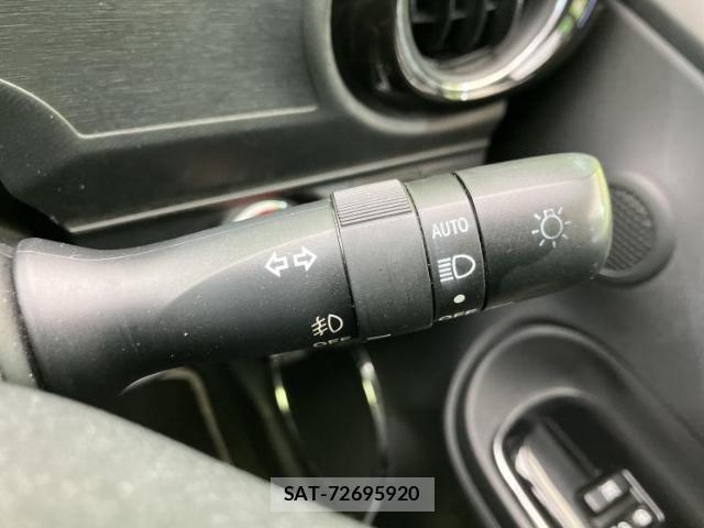 Toyota AQUA 2014-05 8374084-16