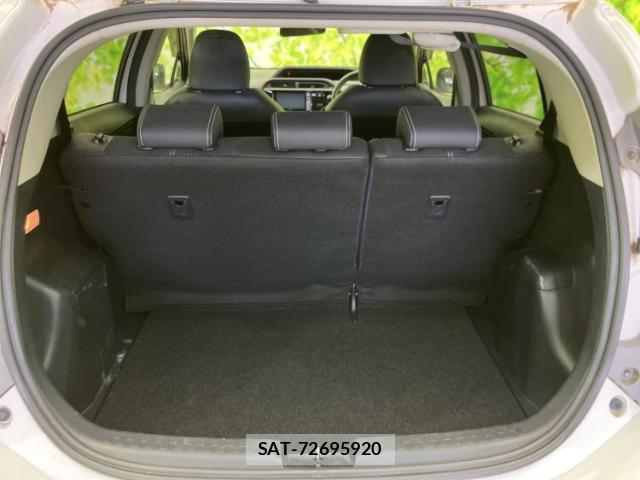 Toyota AQUA 2014-05 8374084-7