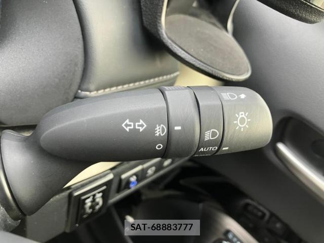 Toyota AQUA 2022-01 8374106-14