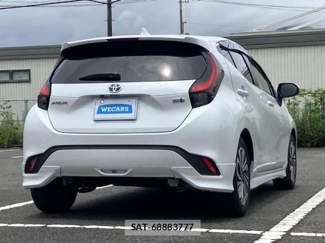 Toyota AQUA 2022-01 8374106-2