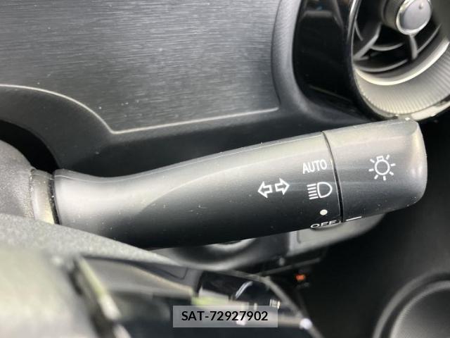 Toyota AQUA 2019-05 8374218-15