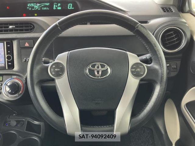 Toyota AQUA 2013-10 8374250-13