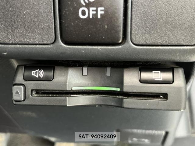 Toyota AQUA 2013-10 8374250-17