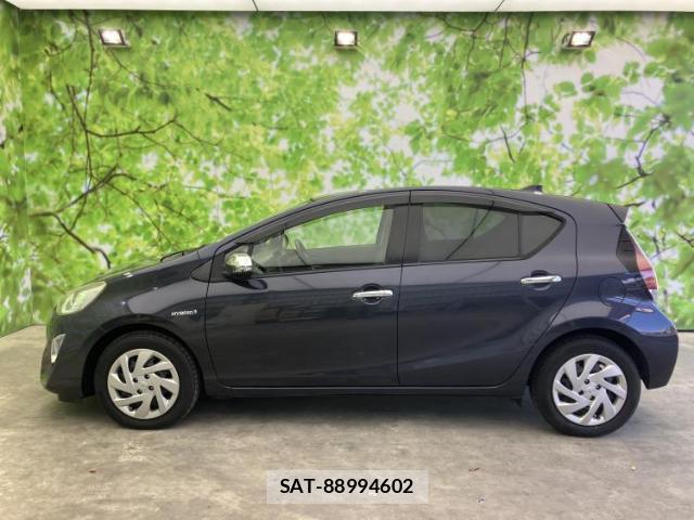 Toyota AQUA 2015-06 8374291-1