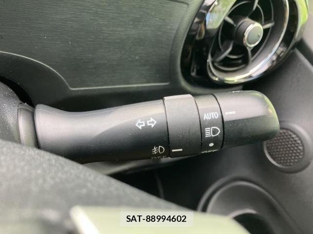 Toyota AQUA 2015-06 8374291-15