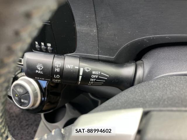 Toyota AQUA 2015-06 8374291-16